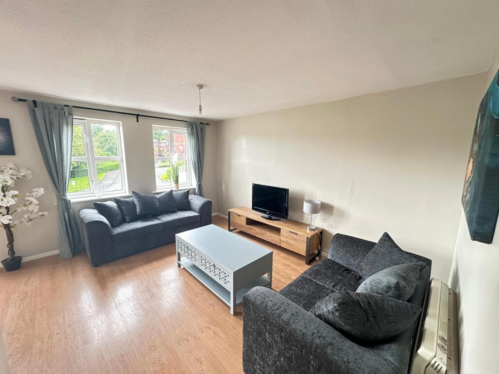 Lovely 2 Dbl Bed Apartment Near Heaton Park And North Manchester Hospital With Parking 외부 사진