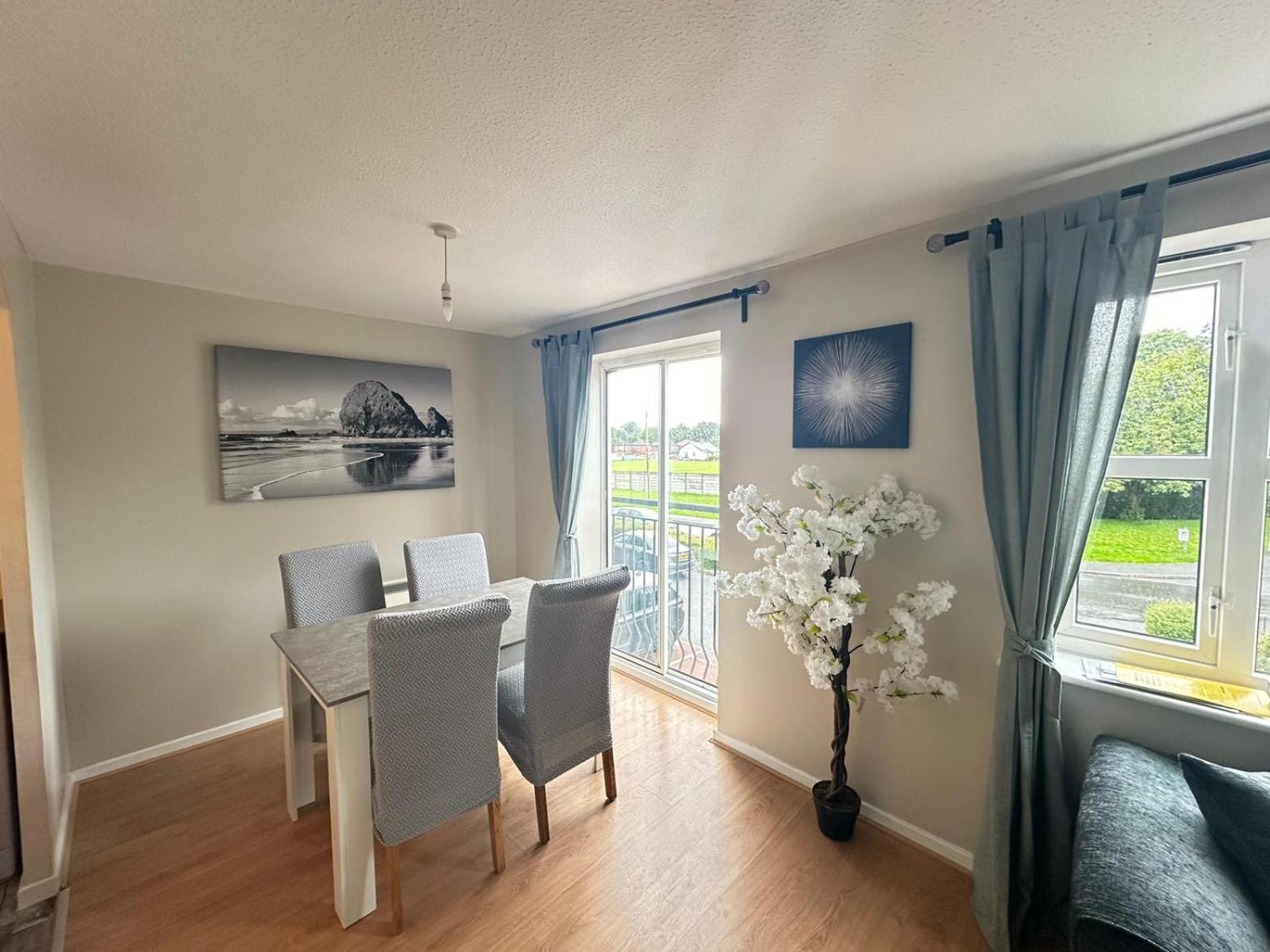 Lovely 2 Dbl Bed Apartment Near Heaton Park And North Manchester Hospital With Parking 외부 사진